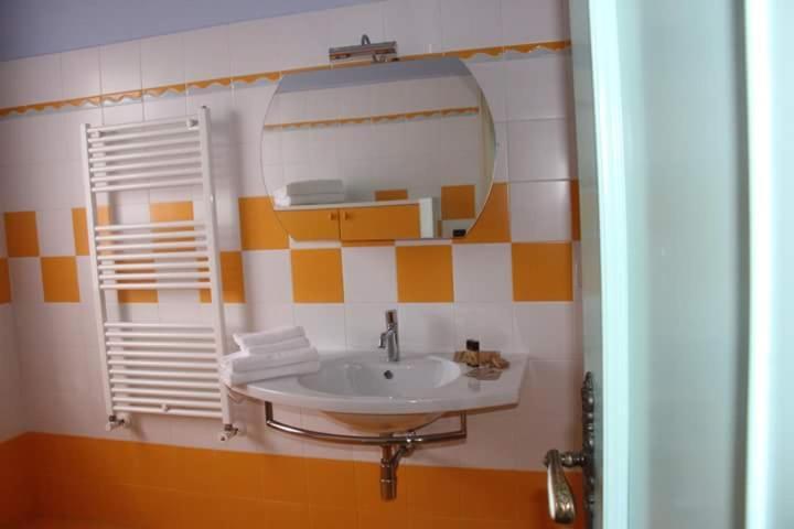 Montesilvano Marina Ari B&B المظهر الخارجي الصورة